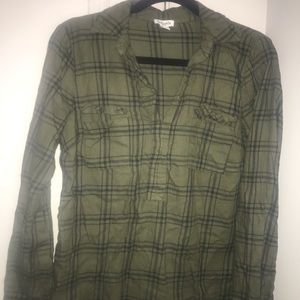 Olive green splendid quarter button down shirt